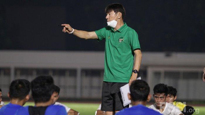 Jelang Timnas Indonesia vs Tajikistan U-23, Coach Shin: Cari Yang Cocok