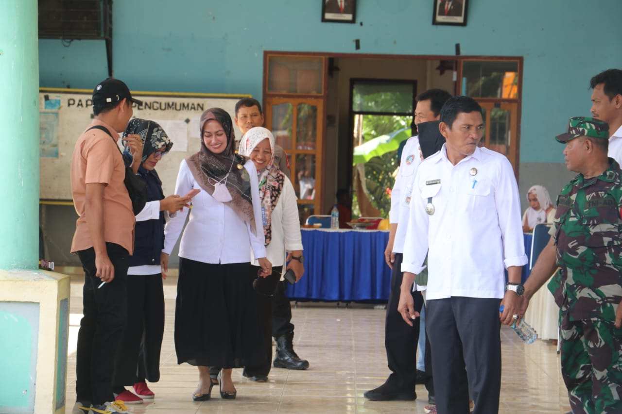 Bupati Kabupaten Luwu Utara, Indah Putri Indriani, memantau pelaksanaan Pemilihan Kepala Desa (Pilkades)