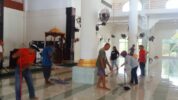 Aksi Semangat Gotong Royong Laskar Laba Laba Bersihkan Masjid