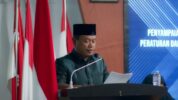 Kabag Umum di Sekretariat DPRD Sulbar Bacakan Kesepakatan Bersama Ranperda RPJPD 2025-2045 dalam Sidang Paripurna