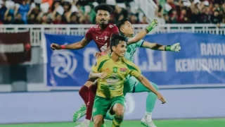 Pertandingan PSM Makassar vs Persebaya Surabaya